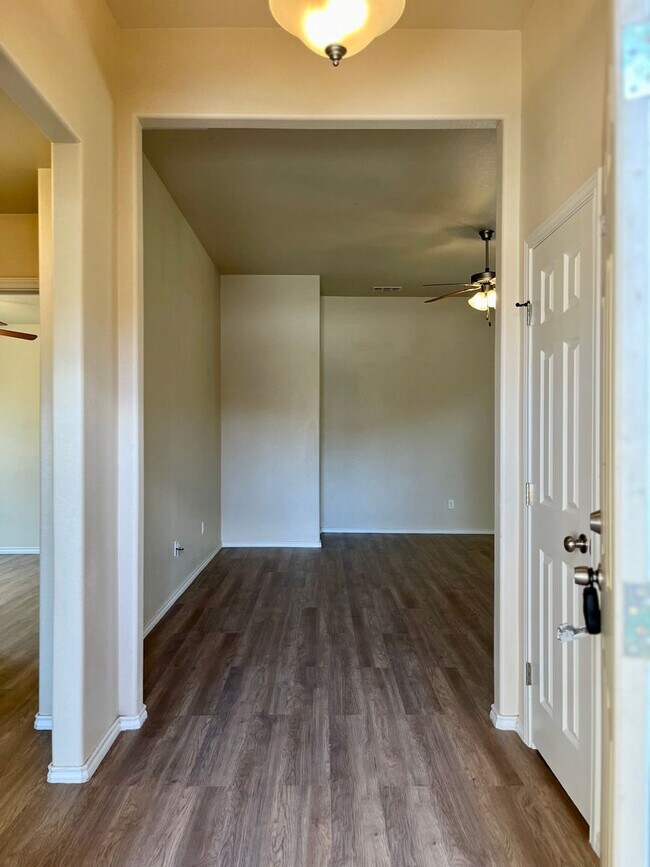 Foto del edificio - Gorgeous Home in Cambridge Way!