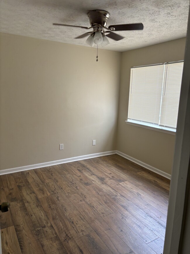 Building Photo - 923 Pine Oak Trl