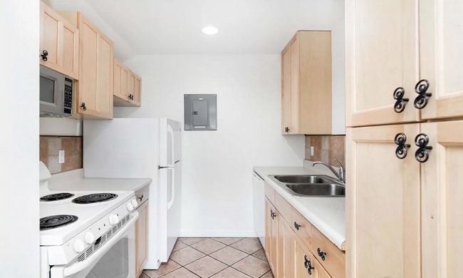 Building Photo - 2227 Canyon Blvd