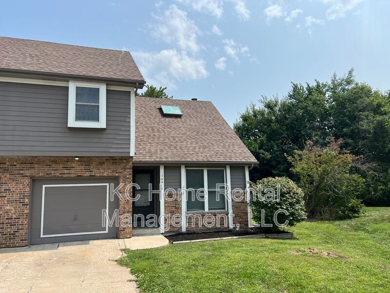 16318 W 123rd St, Olathe, KS 66062 Condo for Rent in Olathe, KS