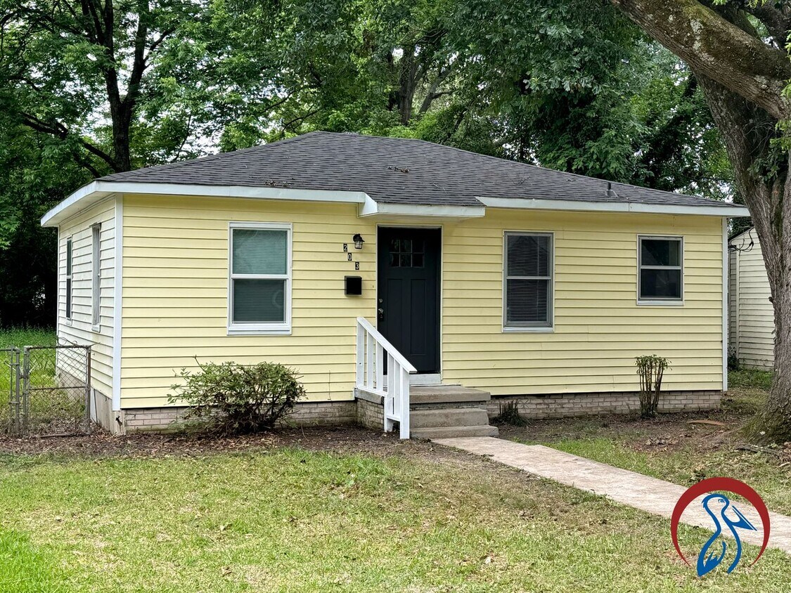 Primary Photo - 203 Hamilton St