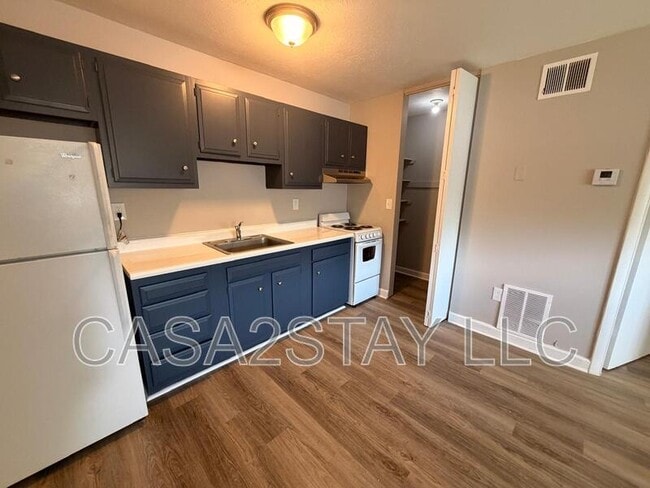 Photo - 2121 St Johns Place Apartment