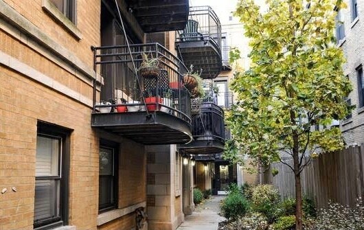 Foto del edificio - 4938 N Winthrop Ave