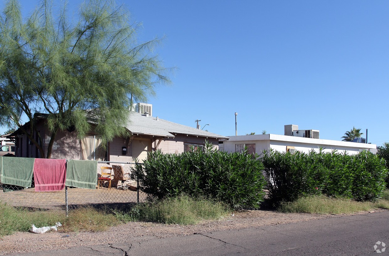 Building Photo - 1524 East Oak Street