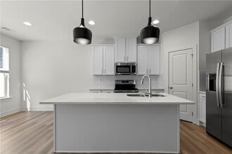 Building Photo - 2527 Riverside Rd