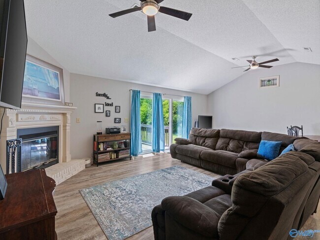Foto del edificio - 105 Whisperbrook Cir