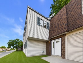Building Photo - 539 St Marys Dr