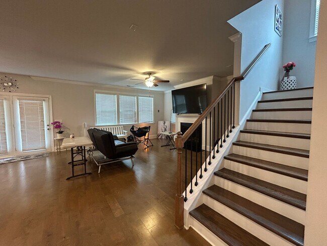 Building Photo - 413 Kinross Ln