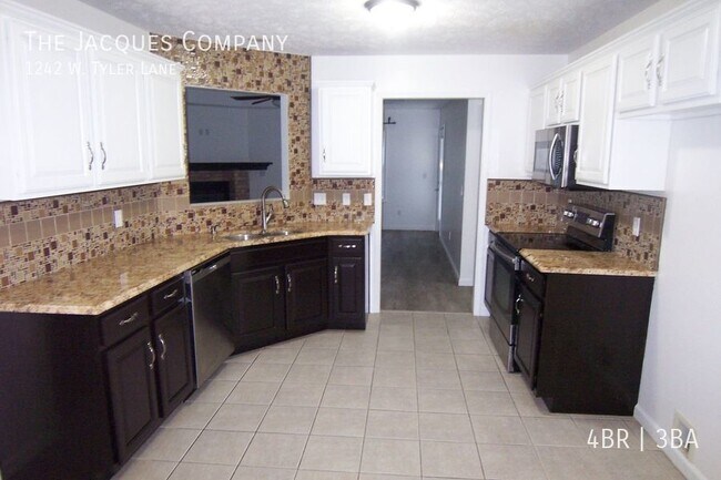 Building Photo - Newly Updated 4 Bedroom 3 Bath 2 Car Garag...