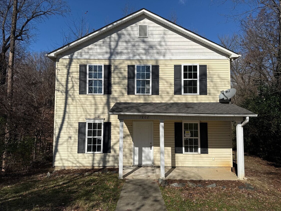 Primary Photo - 1802 Sloan Dr