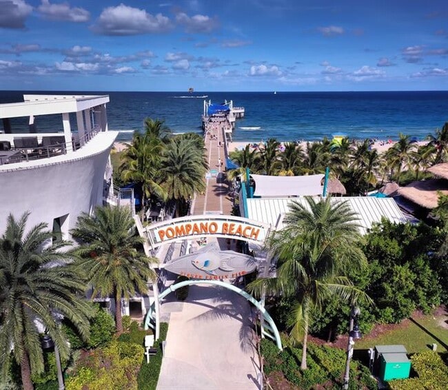 Foto del edificio - 3000 N Palm Aire Dr