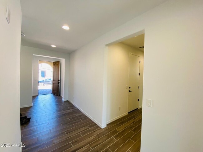 Foto del edificio - 9025 W Denton Ln