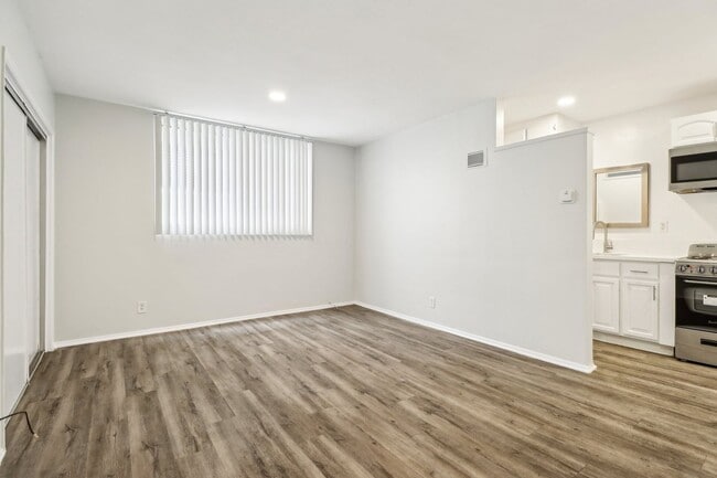 Interior Photo - 1275 Federal Ave
