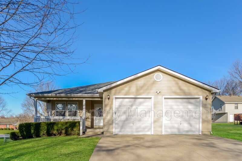 820 NW Valley Woods Dr, Grain Valley, MO 64029 House Rental in Grain