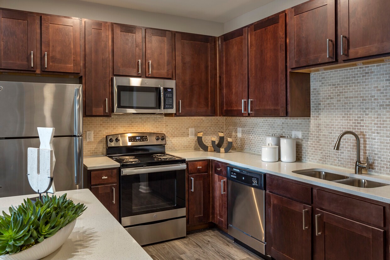 Crest at Brier Creek Apartments at 6450 Viewpointe Cir Raleigh, NC