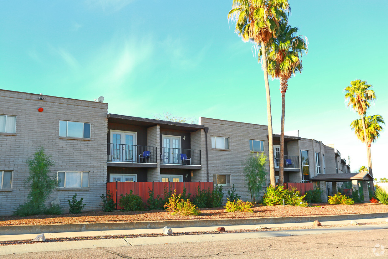 Primary Photo - Desert Atrium Apartments