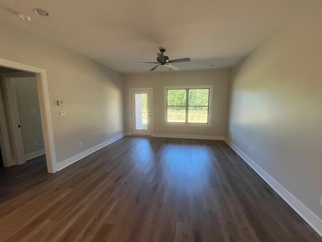 Building Photo - 4812 Old Oak Dr