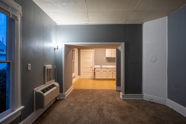 Building Photo - 326 S Exposition St