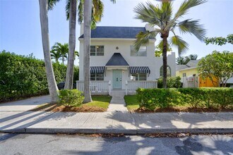Building Photo - 422 N Lakeside Dr