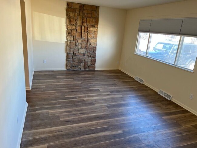 Building Photo - 5020 Windmill Rd