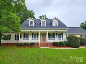 Building Photo - 205 Oakview Dr