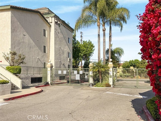 Foto del edificio - 15000 Downey Ave