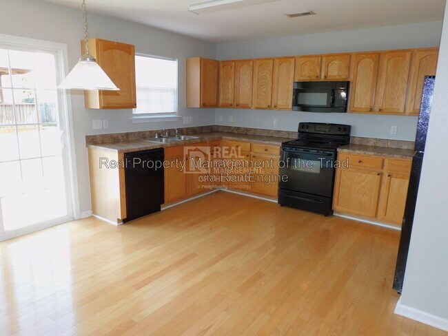 Foto del edificio - 8 Rockport Ct