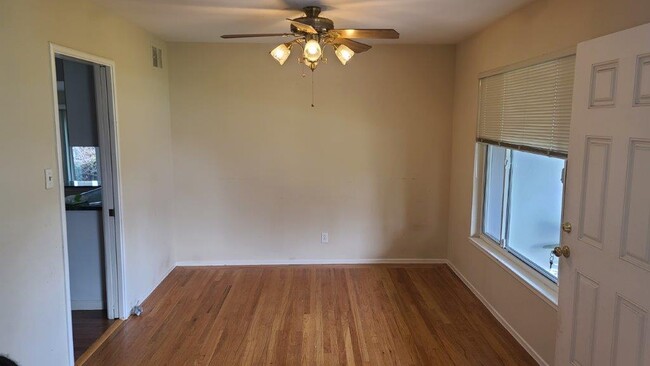 Building Photo - 909 Berkshire Ave