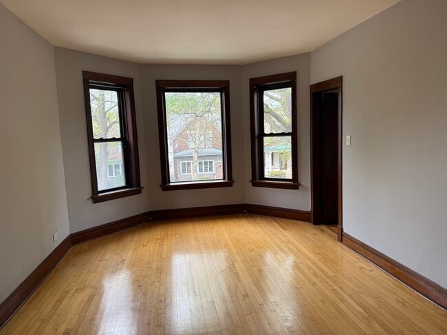 Building Photo - 2725 N Francisco Ave