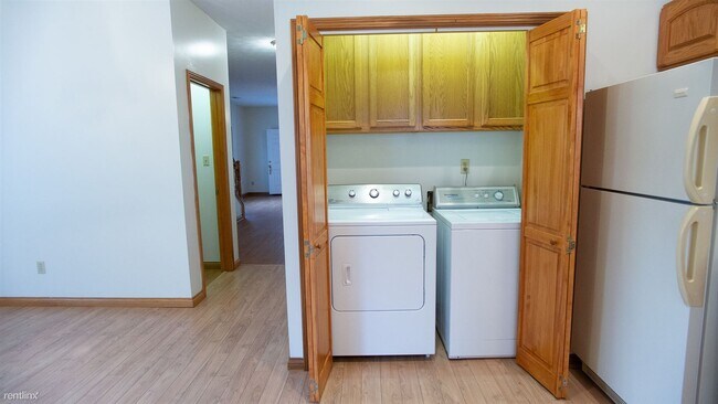 Building Photo - 2 br, 2.5 bath Townhome - The Gables The G...