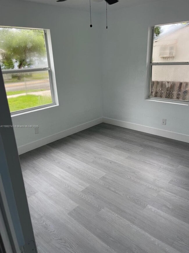 Building Photo - 814 N 24th Ave