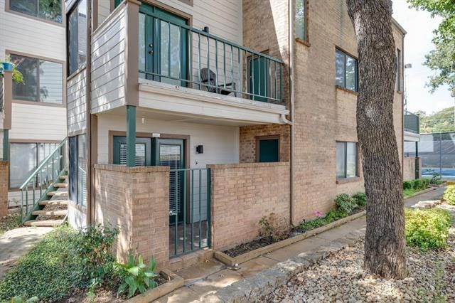 Building Photo - 2304 Balsam Dr