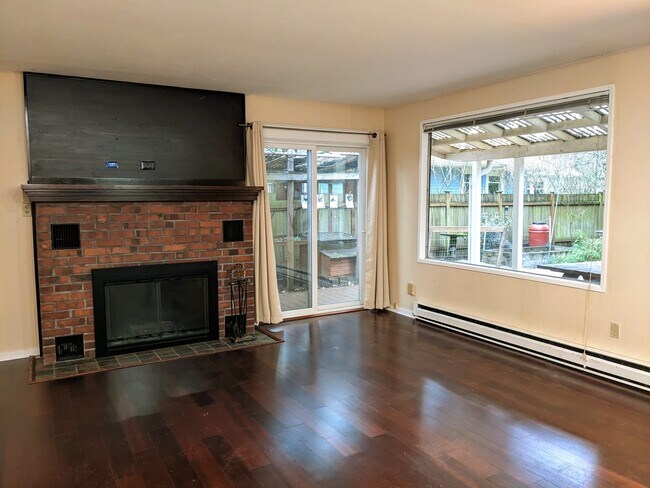 Building Photo - 11518 30th Ave NE