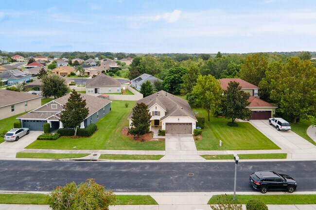 Building Photo - 1127 Maplebrook Dr