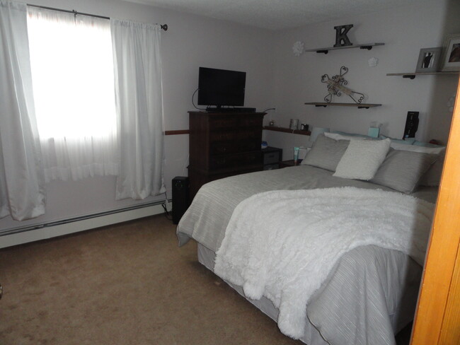 bedroom#1 - 4369 Manhattan E