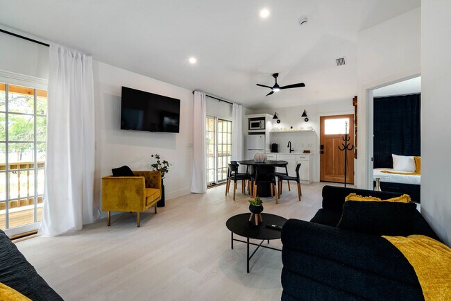 Foto del edificio - 28 W Castillo Dr