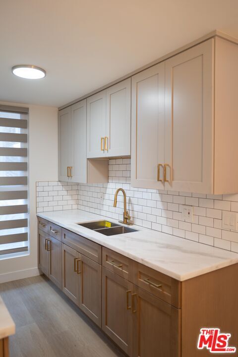 Building Photo - 860 S Kingsley Dr