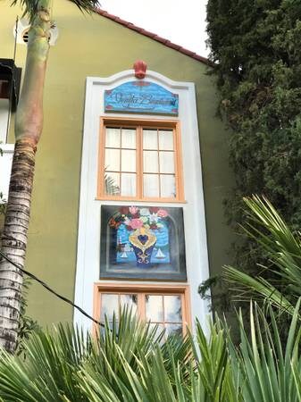 Foto del edificio - 2028 Beachwood Dr