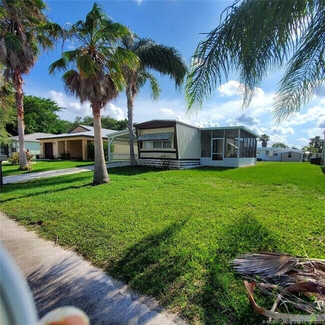 Building Photo - 15 Grande Vista Way