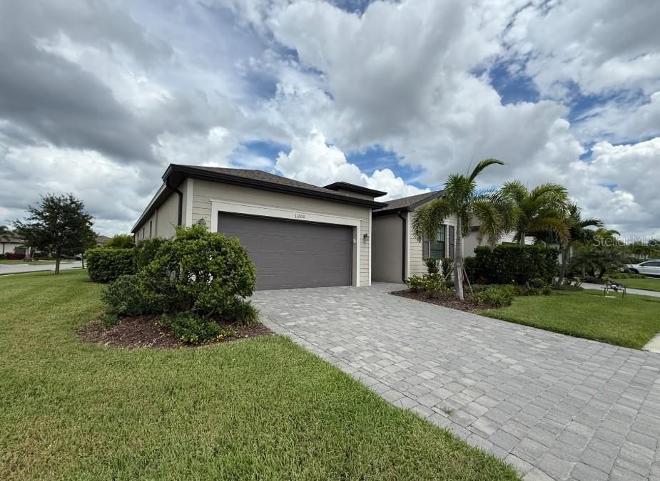 Foto principal - 11200 Balfour St