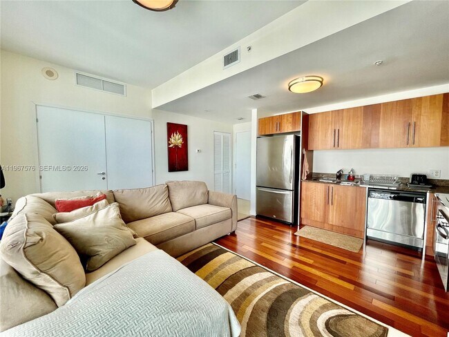 Foto del edificio - 300 S Biscayne Blvd