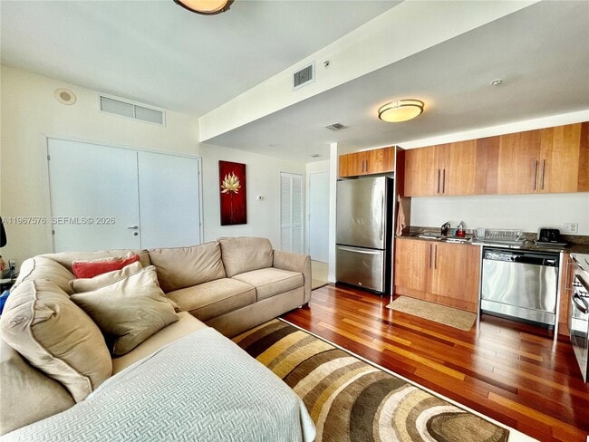 Building Photo - 300 S Biscayne Blvd