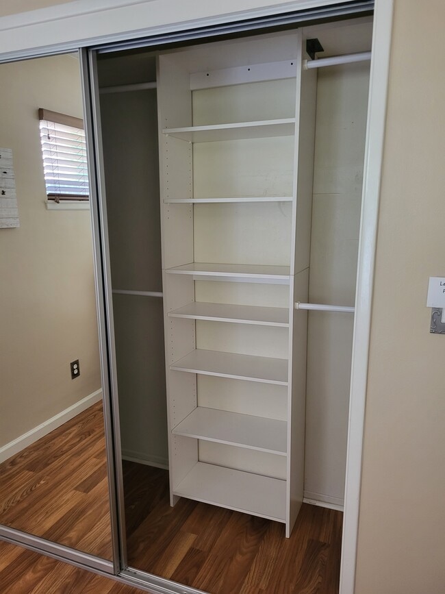 Roomy mirrored closet - 5182 Jay St