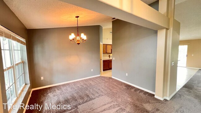 Building Photo - 3 br, 2 bath House - 1553 Ross Dr