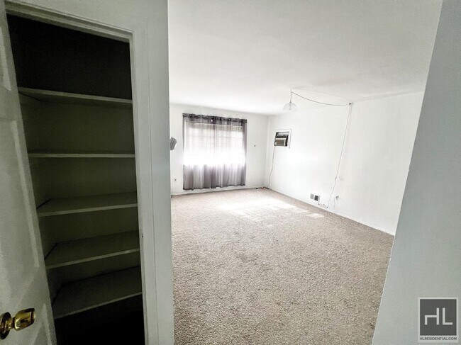 Building Photo - 1 Bedroom on NORWICH STREET