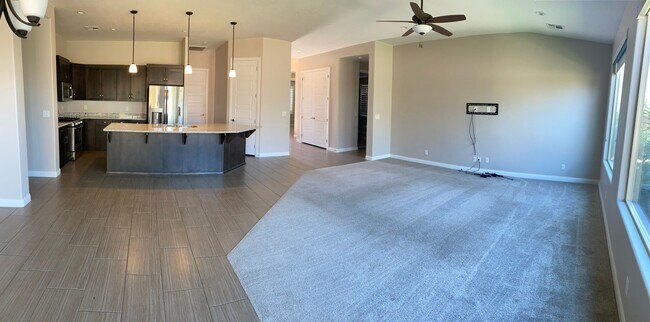 Foto del edificio - 4 Bedroom 2 Bathroom Home in Little Valley!