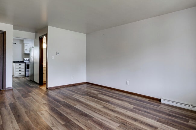 Building Photo - 1825 W Brewster St