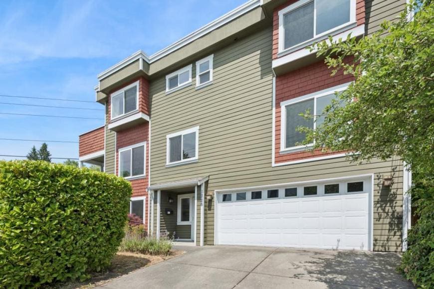 Primary Photo - 4 bedroom in Seattle WA 98103
