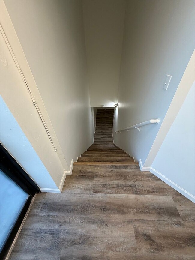 Building Photo - Spacious 2BR Condo in Brighton