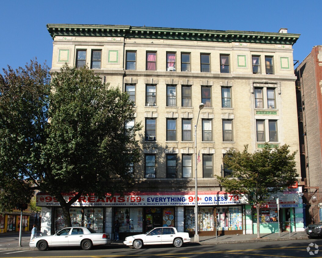 Foto del edificio - 385-391 S Broadway